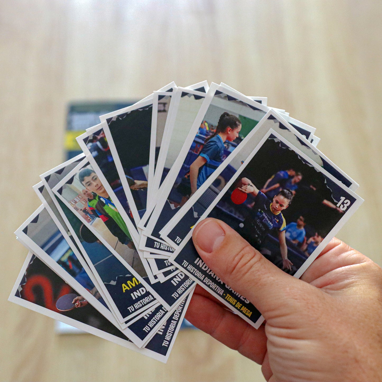 PACK INICIAL: Álbum + 18 cromos personalizados