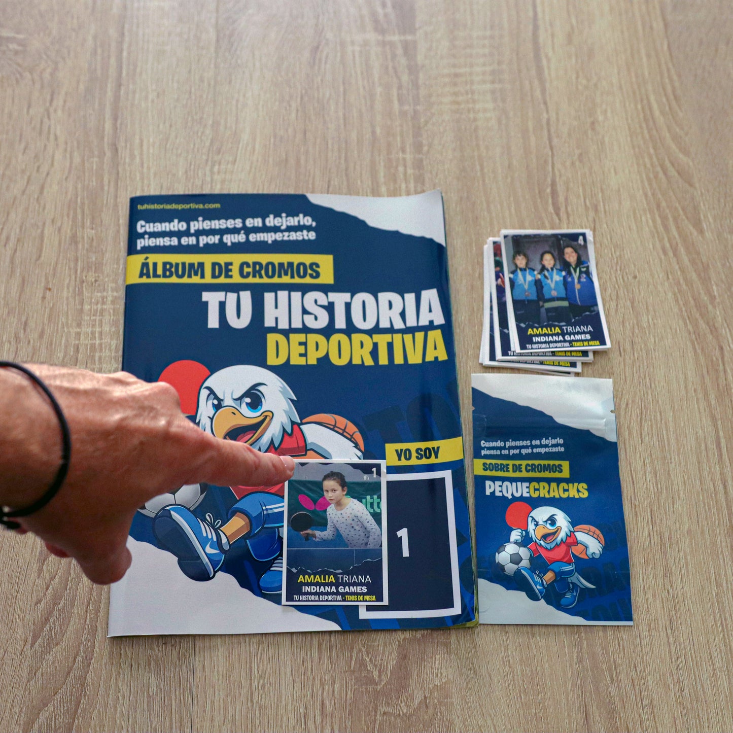 PACK INICIAL: Álbum + 18 cromos personalizados